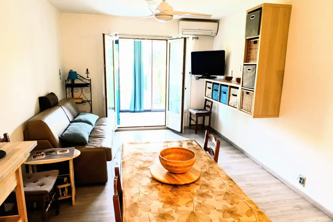 Studio Bien équipé Avec Terrasse à Sanary-sur-mer