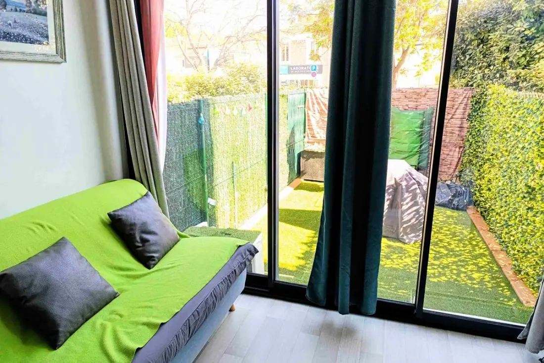 Studio Bien équipé Avec Terrasse à Sanary-sur-mer