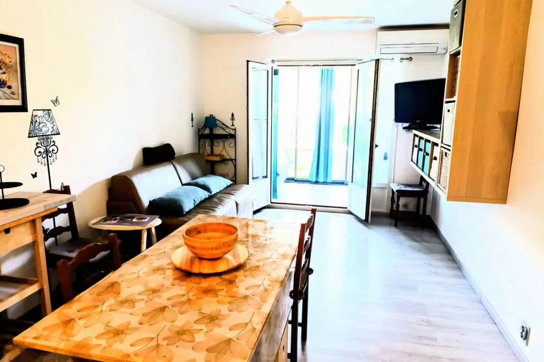 Studio Bien équipé Avec Terrasse à Sanary-sur-mer