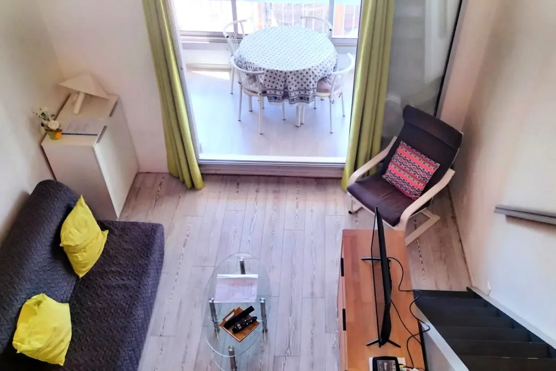 Studio Climatisé De 40 M² Avec Balcon Et Parking