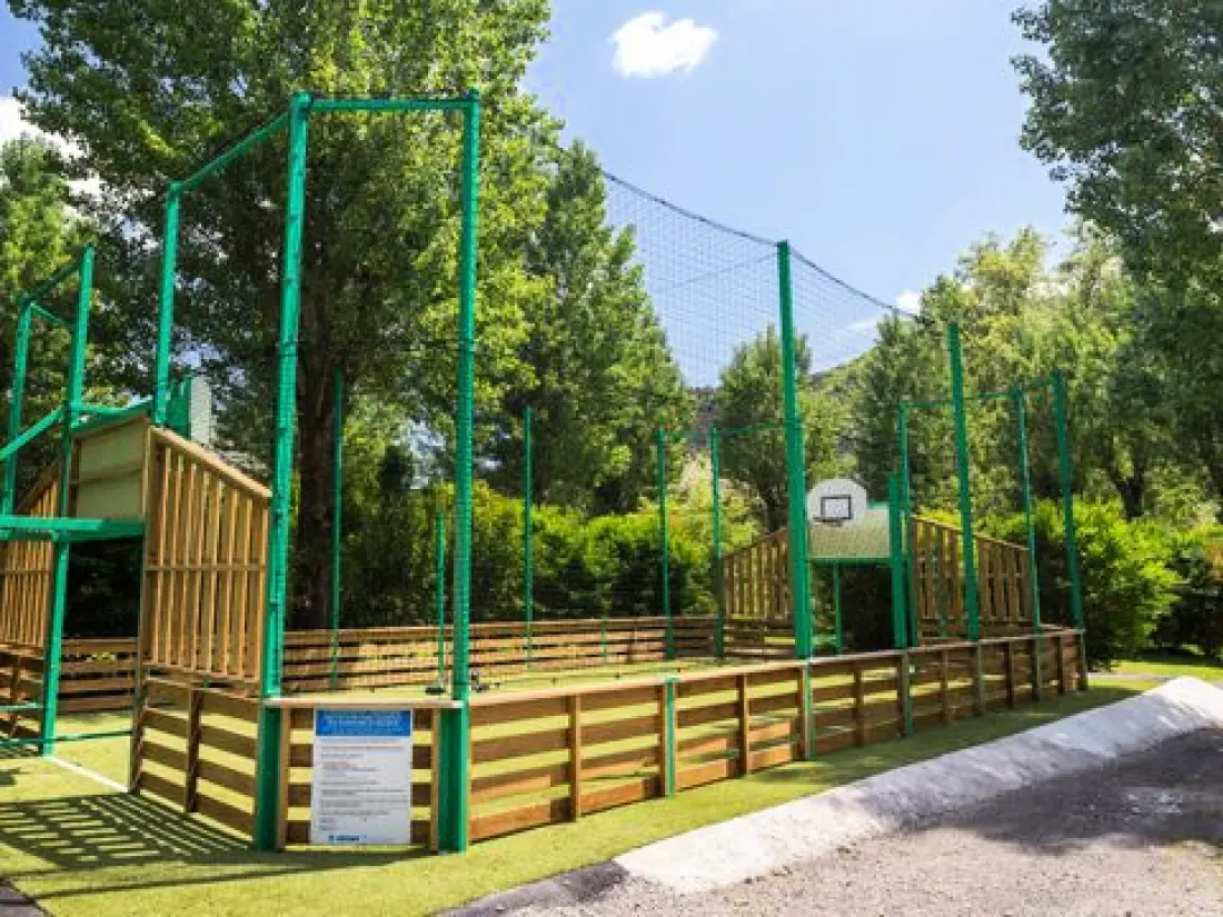 Camping Du Château De L'Hom  4 étoiles★★★★