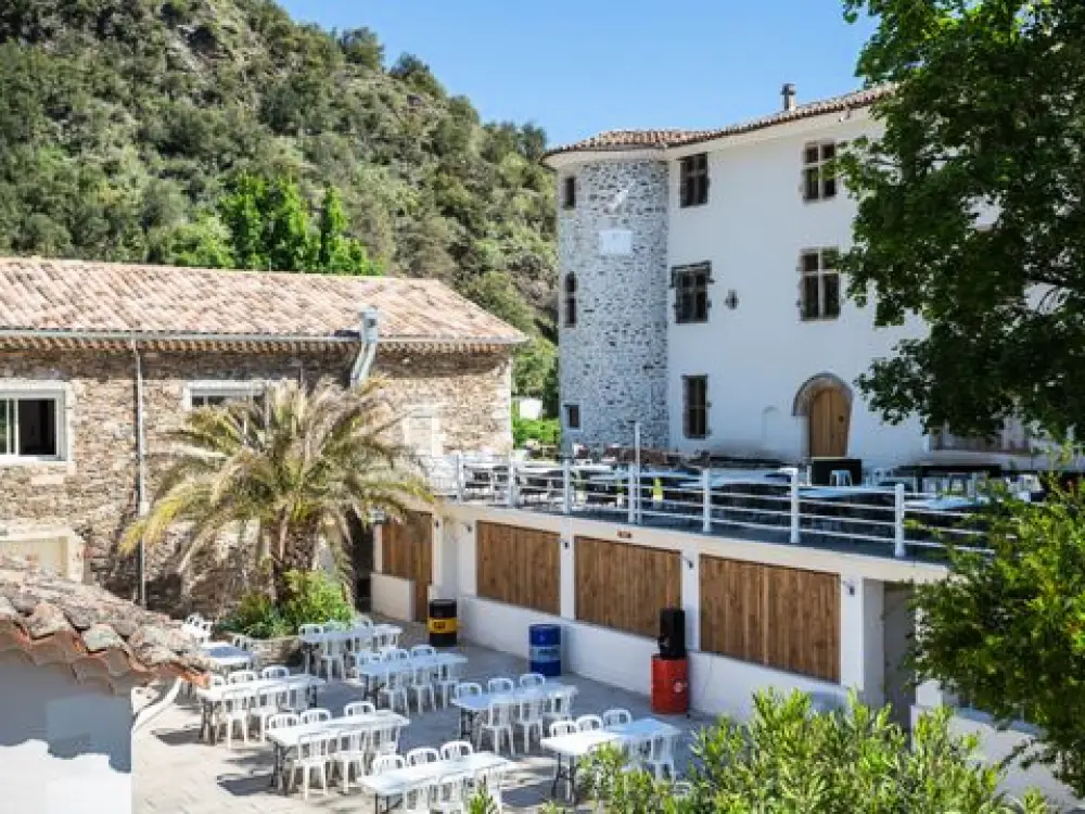 Camping Du Château De L'Hom  4 étoiles★★★★