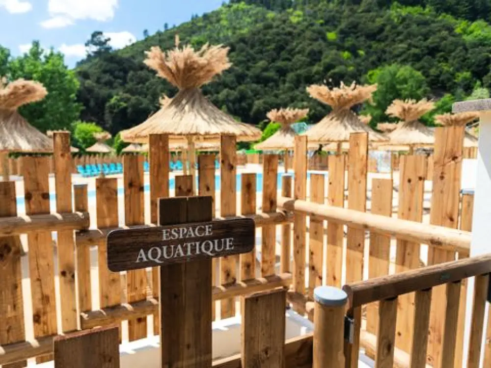 Camping Du Château De L'Hom  4 étoiles★★★★