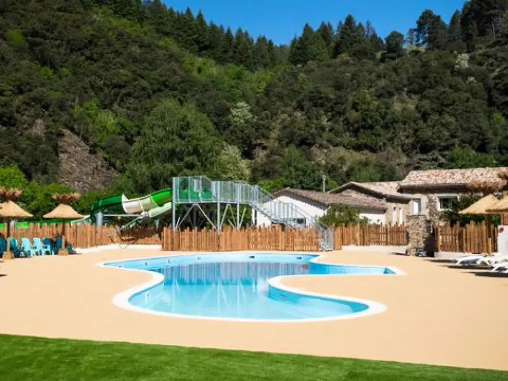 Camping Du Château De L'Hom  4 étoiles★★★★