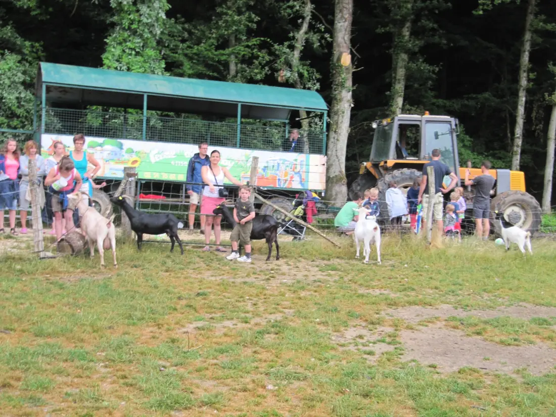 Camping Ferme Pédagogique de Prunay 4 étoiles★★★★