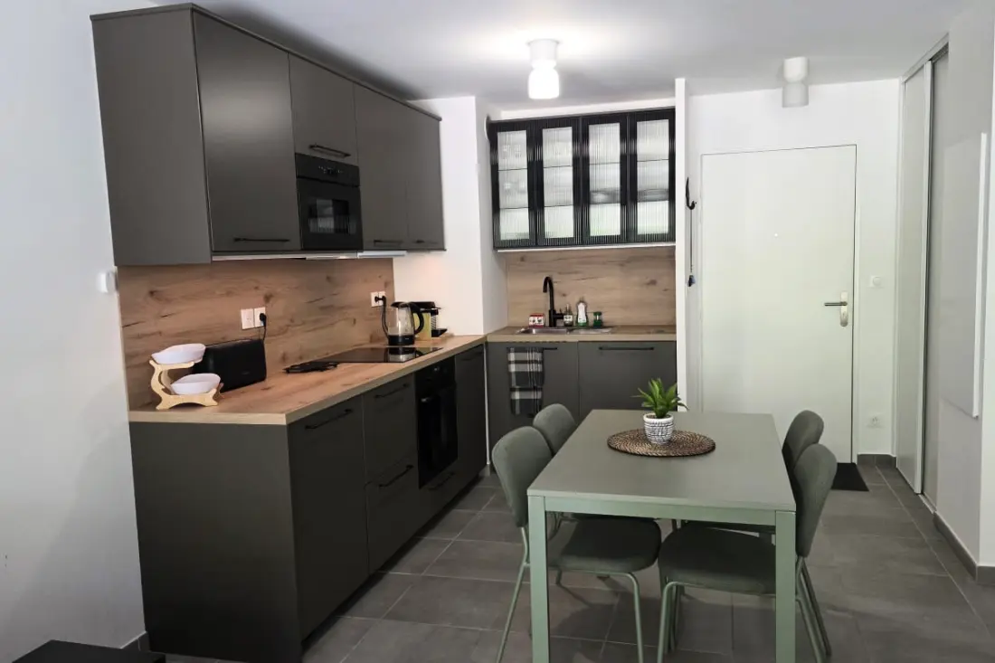 Appart Moderne Avec Balcon Et Garage à Briançon