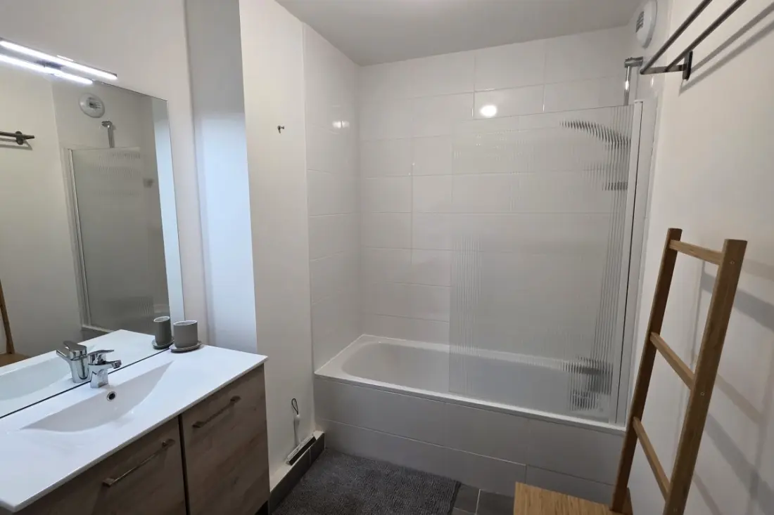 Appart Moderne Avec Balcon Et Garage à Briançon