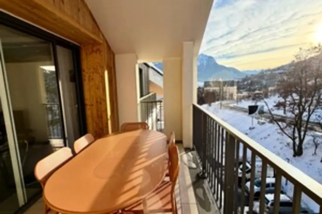 Appartement Neuf Avec Vue Sur Les Montagnes