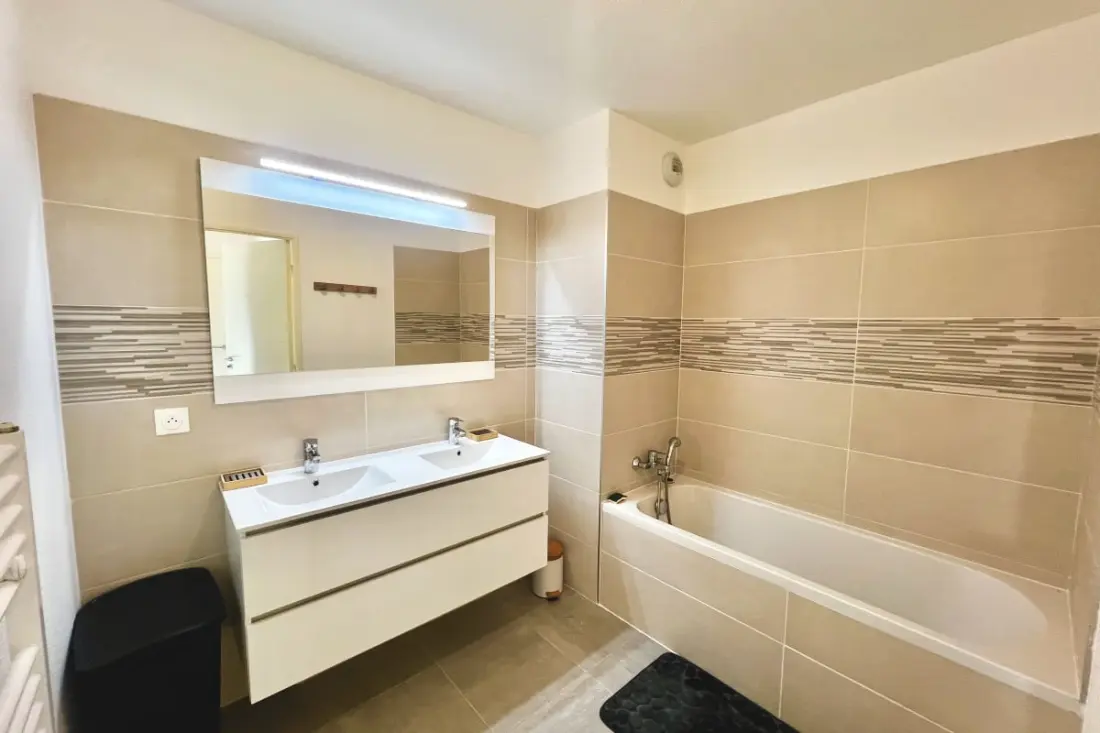 Appartement T3 Avec Balcon à Briançon