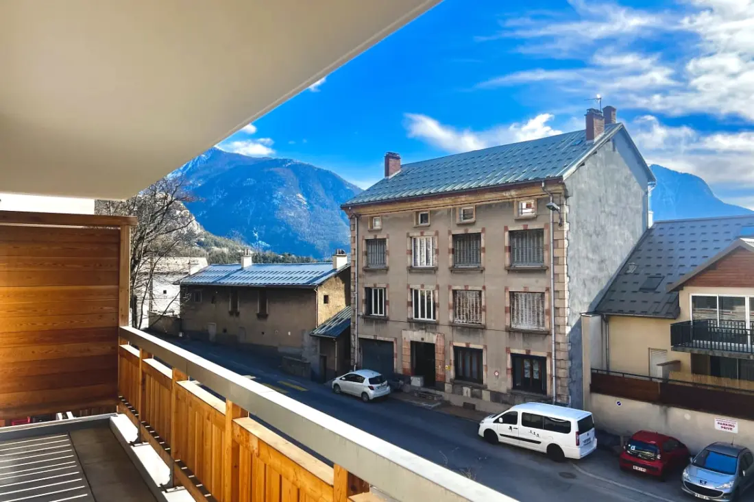 Appartement T3 Avec Balcon à Briançon