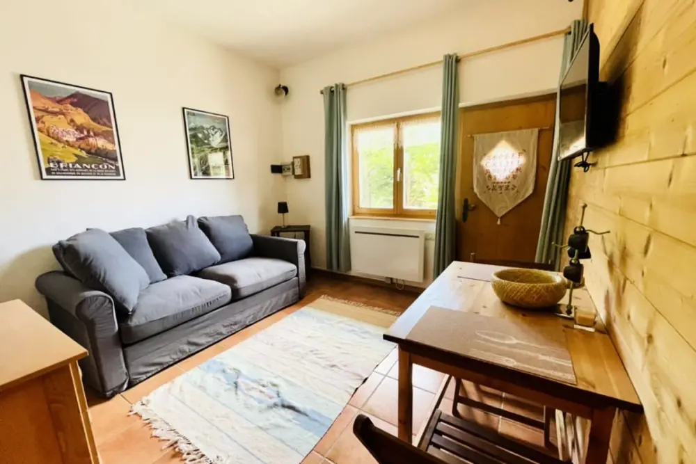 Gîte Studio Avec Terrasse Proche De La Ville !