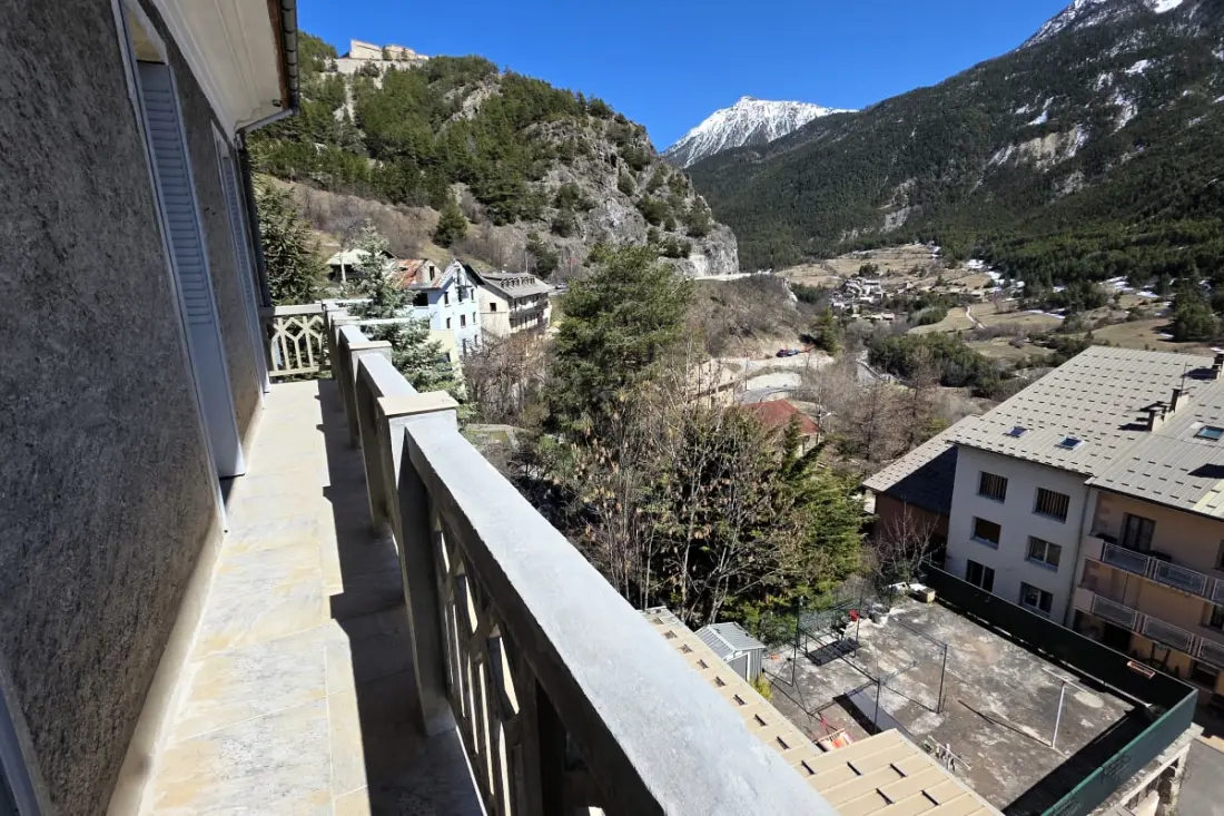 Spacieux 90 M² à Briançon Avec Balcon &amp; Parking