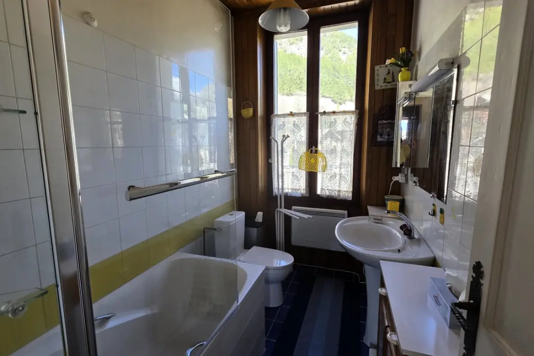 Spacieux 90 M² à Briançon Avec Balcon &amp; Parking