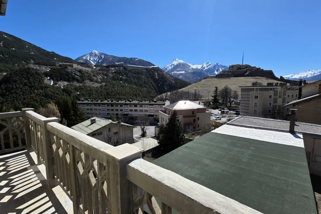 Spacieux 90 M² à Briançon Avec Balcon &amp; Parking