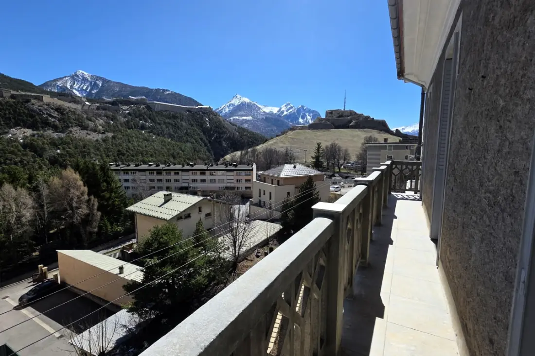 Spacieux 90 M² à Briançon Avec Balcon &amp; Parking