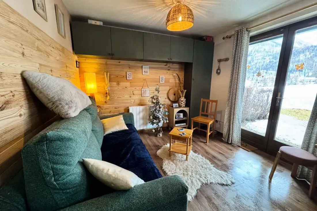 Charmant Appartement Avec Jardin Et Parking Privé