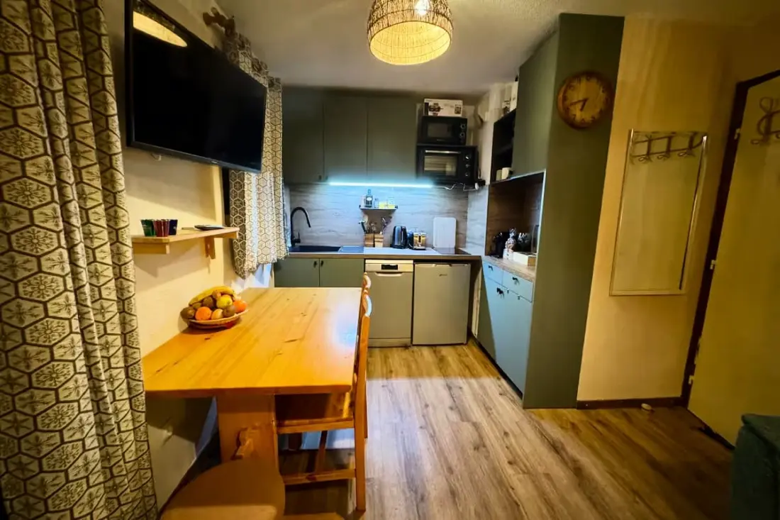 Charmant Appartement Avec Jardin Et Parking Privé