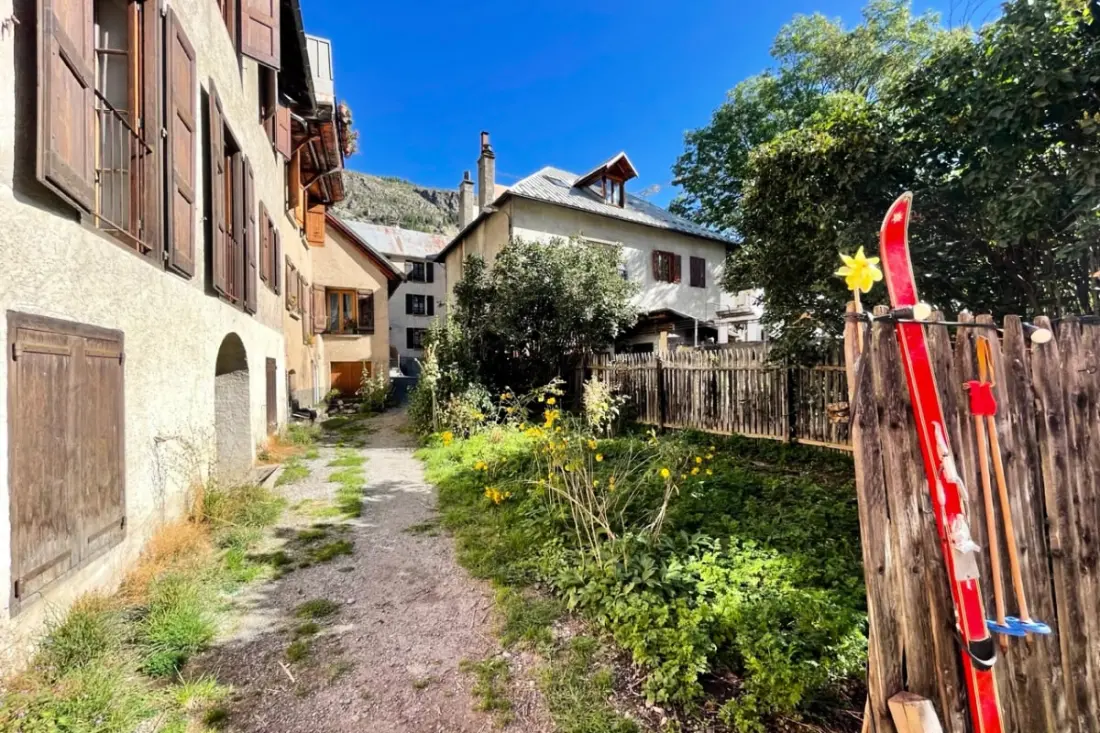 Grand Nid Familial Avec Jardin