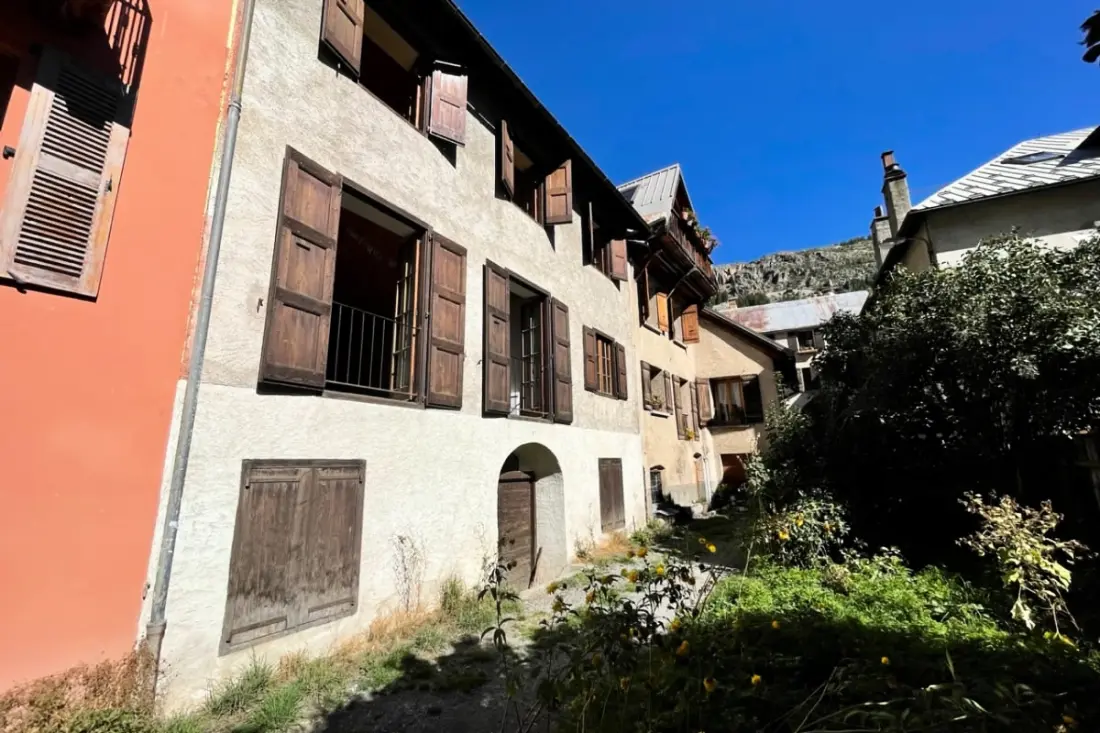 Grand Nid Familial Avec Jardin