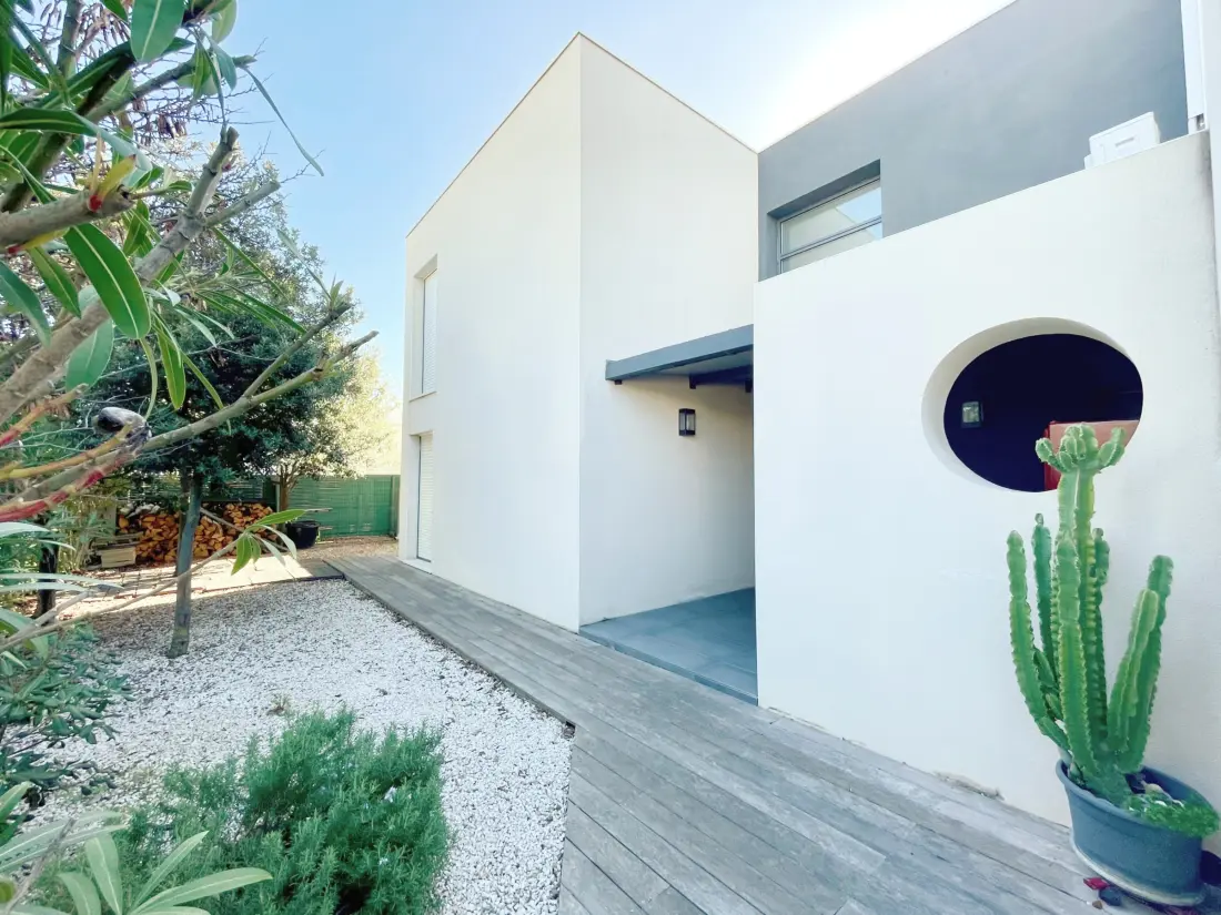 Maison de Vacances Sete 325