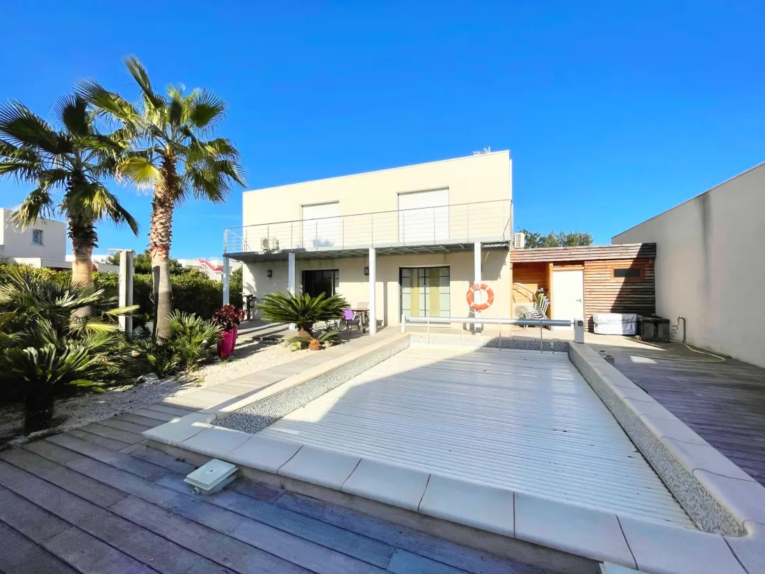 Maison de Vacances Sete 325