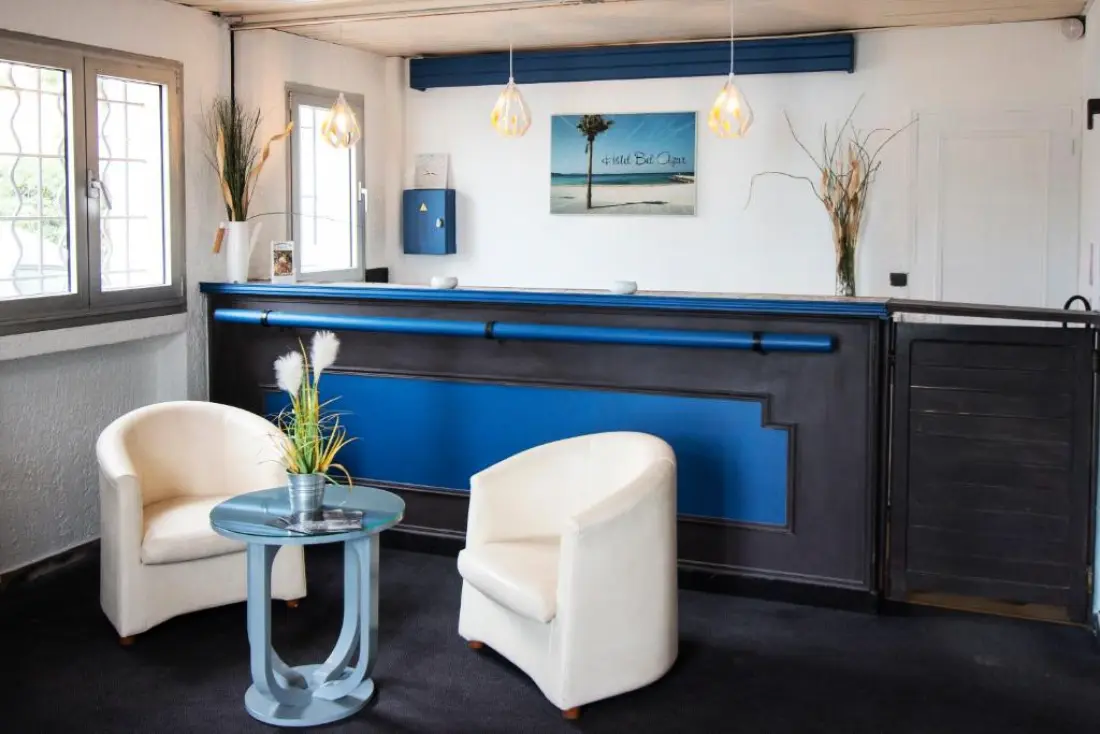 Adonis Six-Fours - Hôtel Le Bel Azur 2 étoiles★★