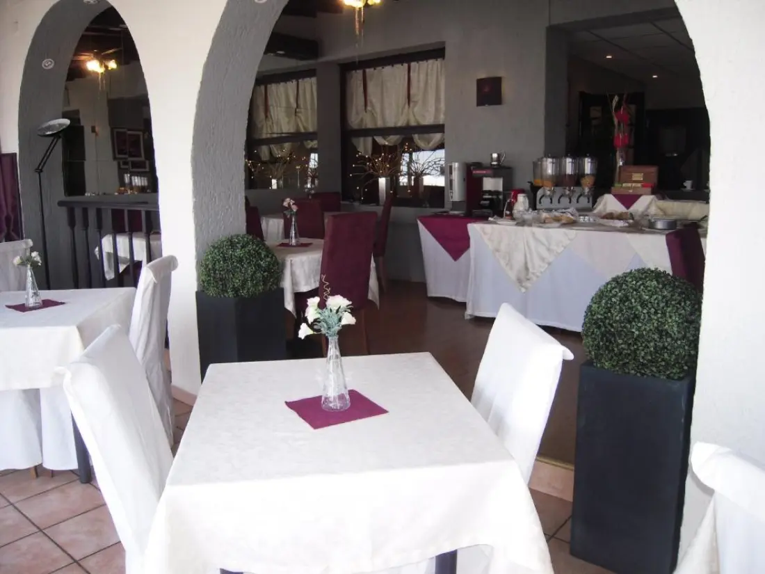 Adonis Six-Fours - Hôtel Le Bel Azur 2 étoiles★★