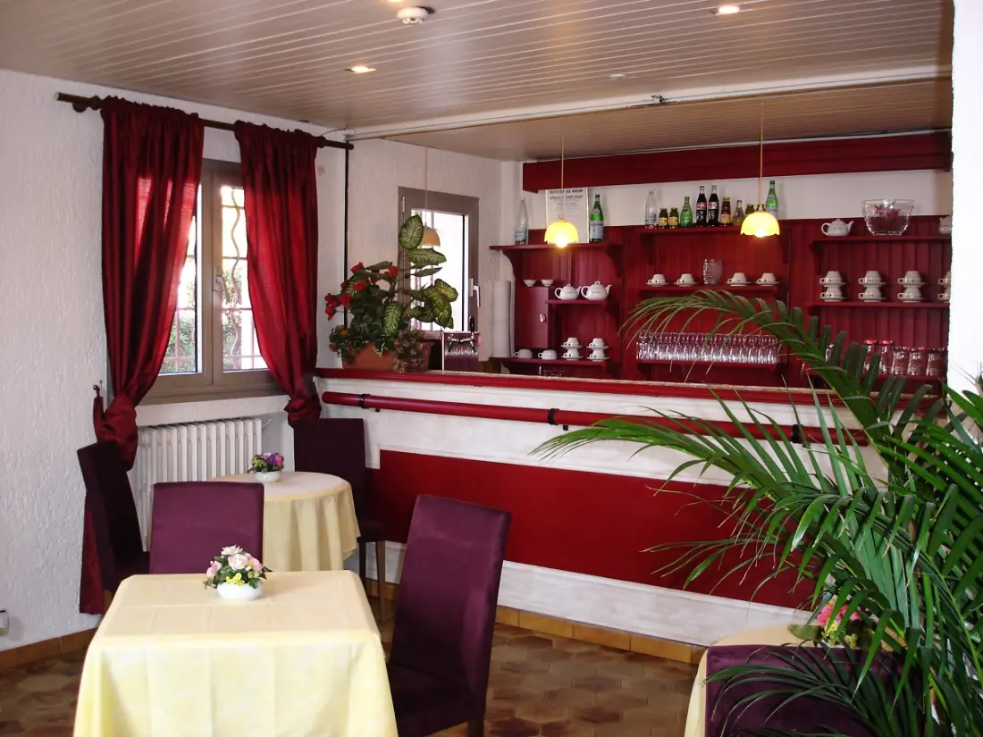 Adonis Six-Fours - Hôtel Le Bel Azur 2 étoiles★★