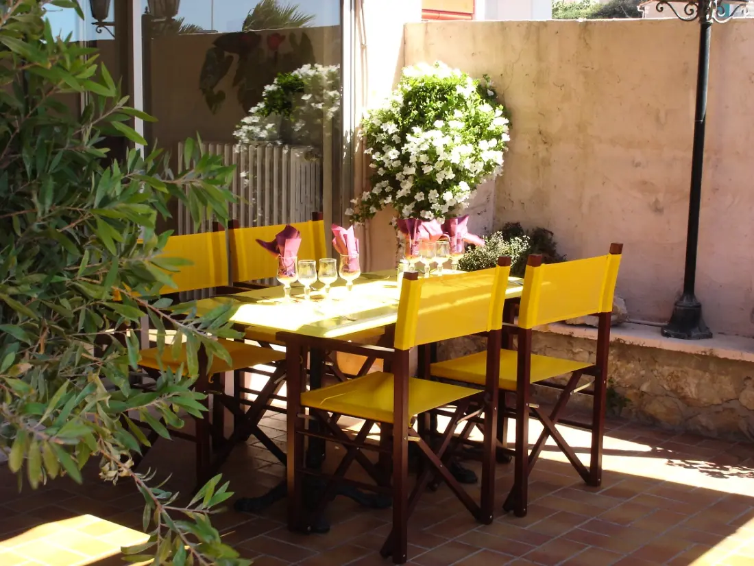 Adonis Six-Fours - Hôtel Le Bel Azur 2 étoiles★★