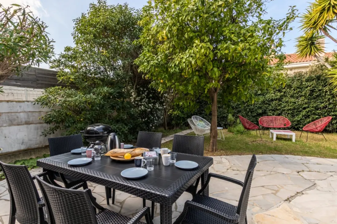 Maison Lumineuse Avec Terrasse Et Jardin