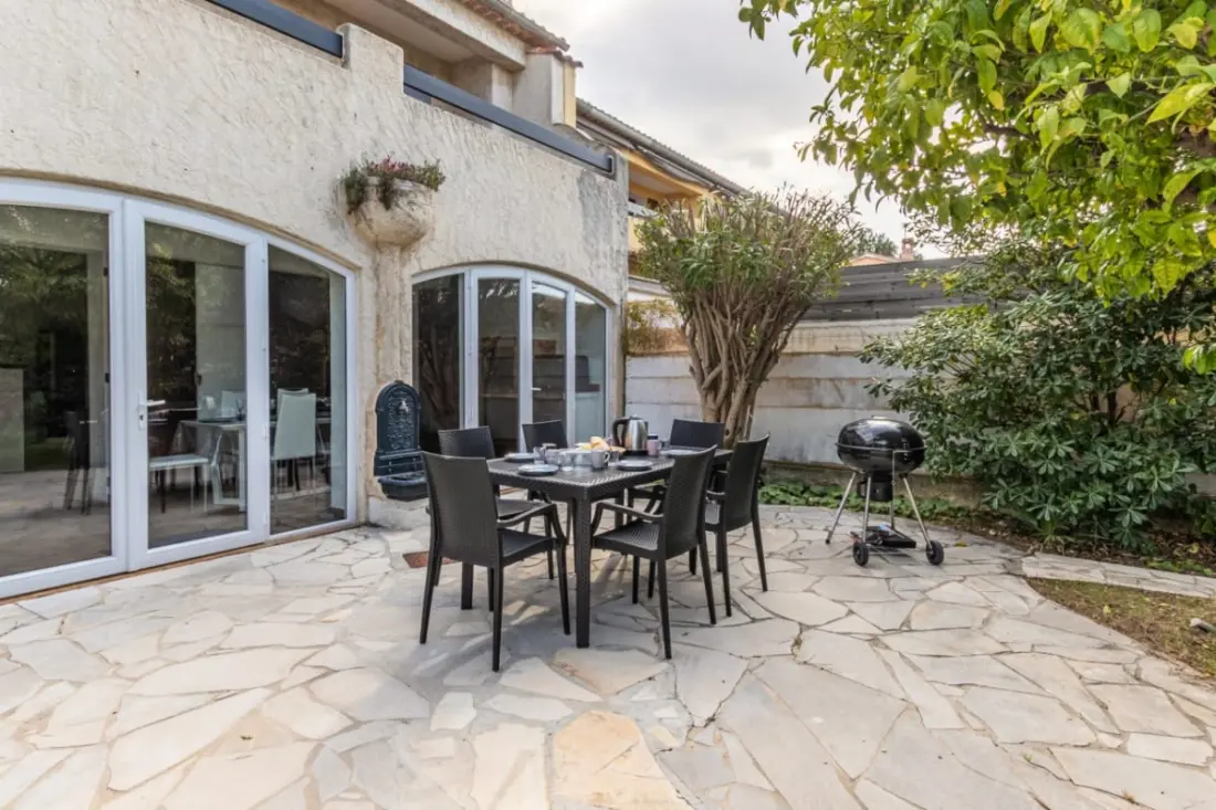 Maison Lumineuse Avec Terrasse Et Jardin