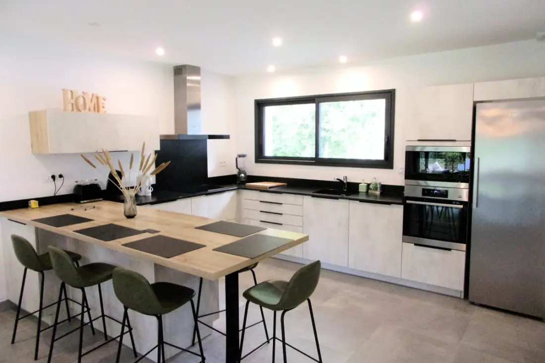 Maison Contemporaine Spacieuse Avec Jardin