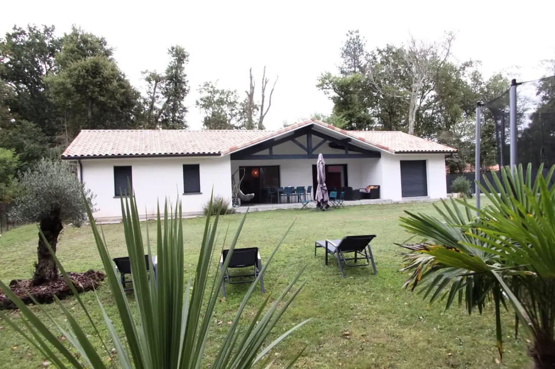 Maison Contemporaine Spacieuse Avec Jardin