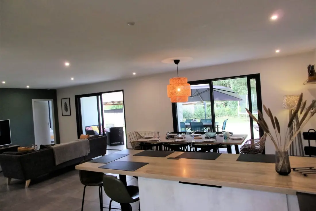 Maison Contemporaine Spacieuse Avec Jardin