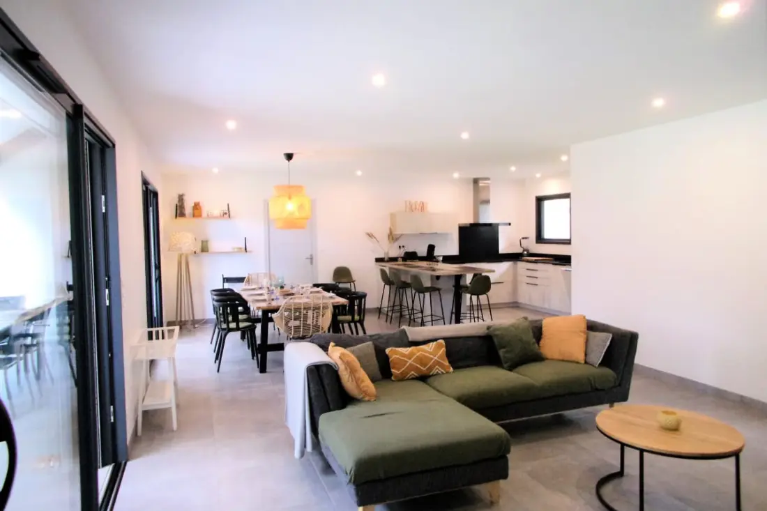 Maison Contemporaine Spacieuse Avec Jardin