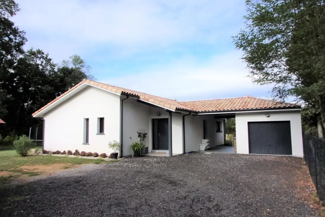 Maison Contemporaine Spacieuse Avec Jardin
