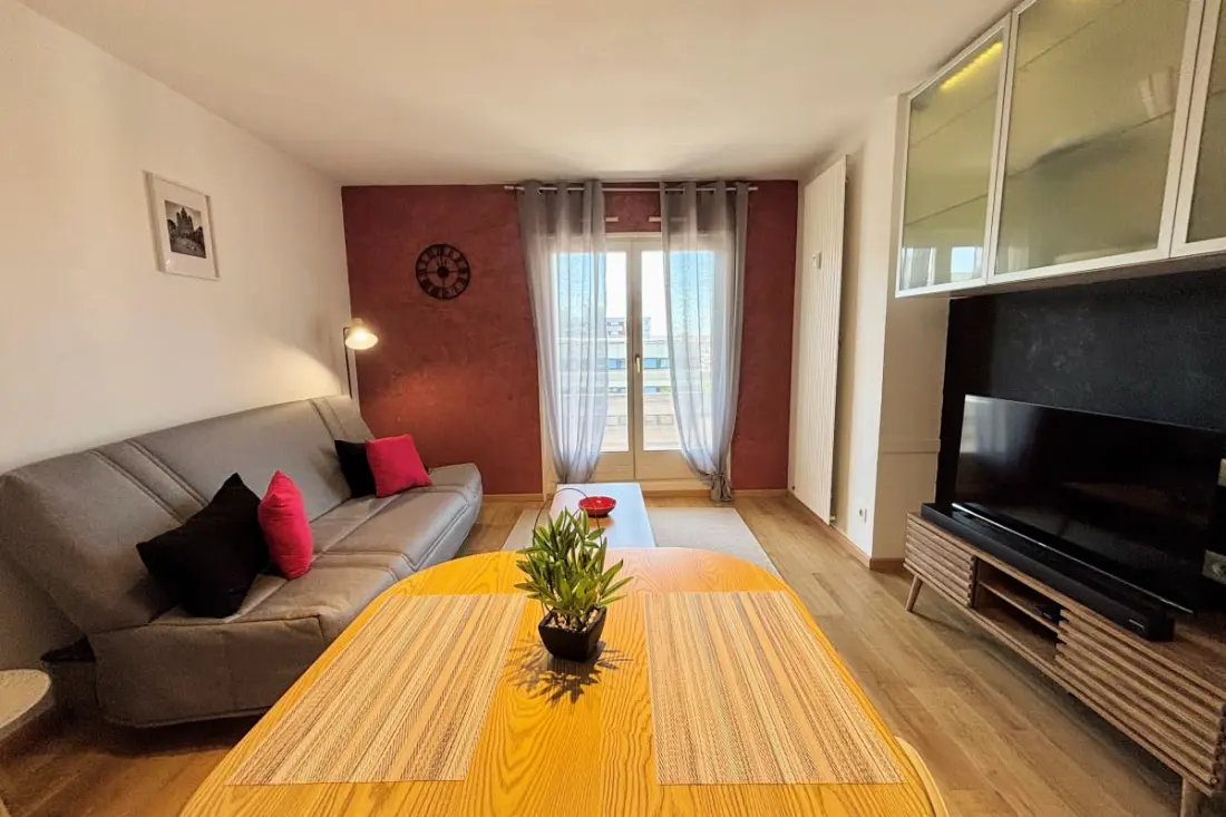 Appartement Au 8ème étage Avec 2 Balcons