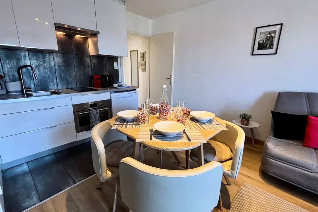 Appartement Au 8ème étage Avec 2 Balcons