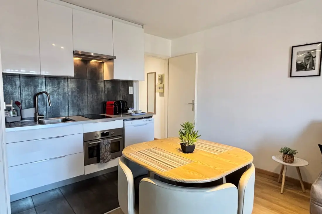 Appartement Au 8ème étage Avec 2 Balcons
