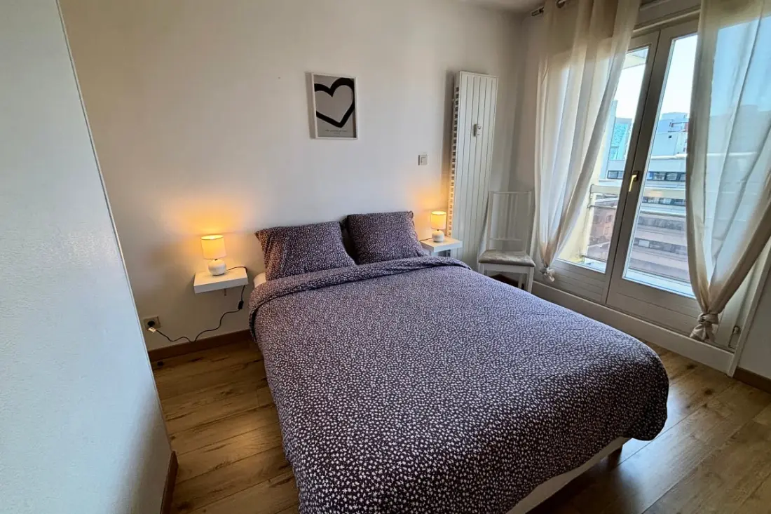 Appartement Au 8ème étage Avec 2 Balcons