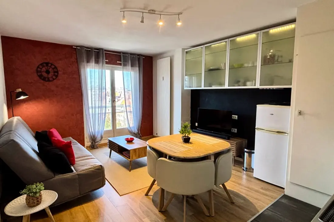 Appartement Au 8ème étage Avec 2 Balcons