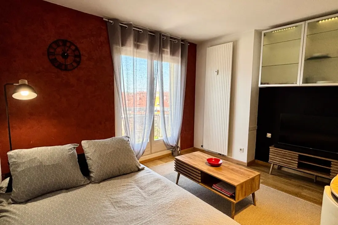 Appartement Au 8ème étage Avec 2 Balcons