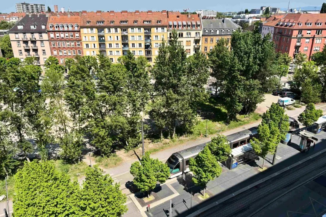 Appartement Au 8ème étage Avec 2 Balcons