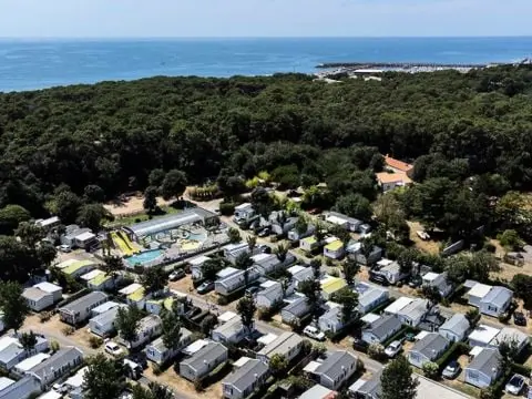 Camping Les Dinosaures 4 étoiles★★★★