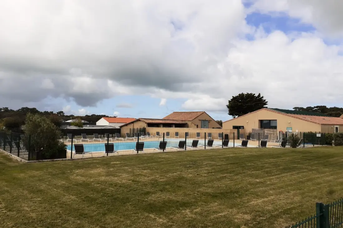 Superbe Chalet Avec Climatisation, Piscines, Jeux