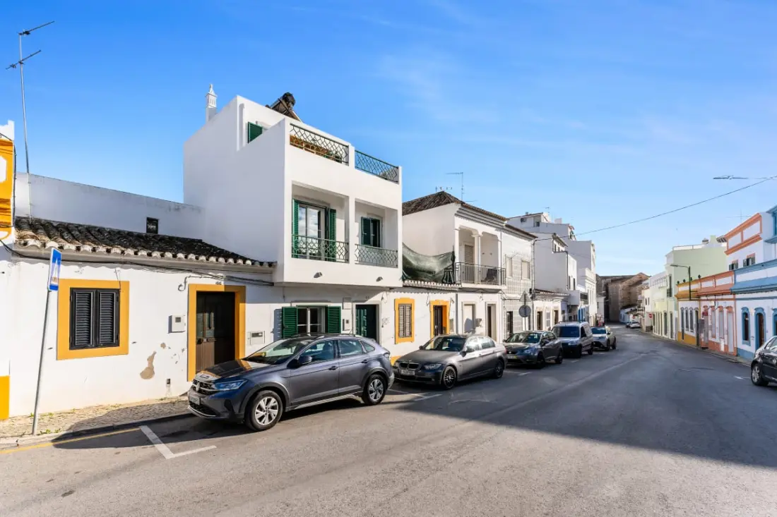 Casa Verde - Traditional Townhouse