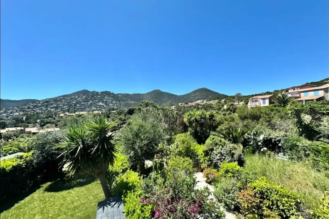 Logement Lumineux Avec Terrasse Et Vue Mer