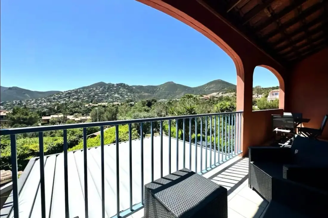 Logement Lumineux Avec Terrasse Et Vue Mer