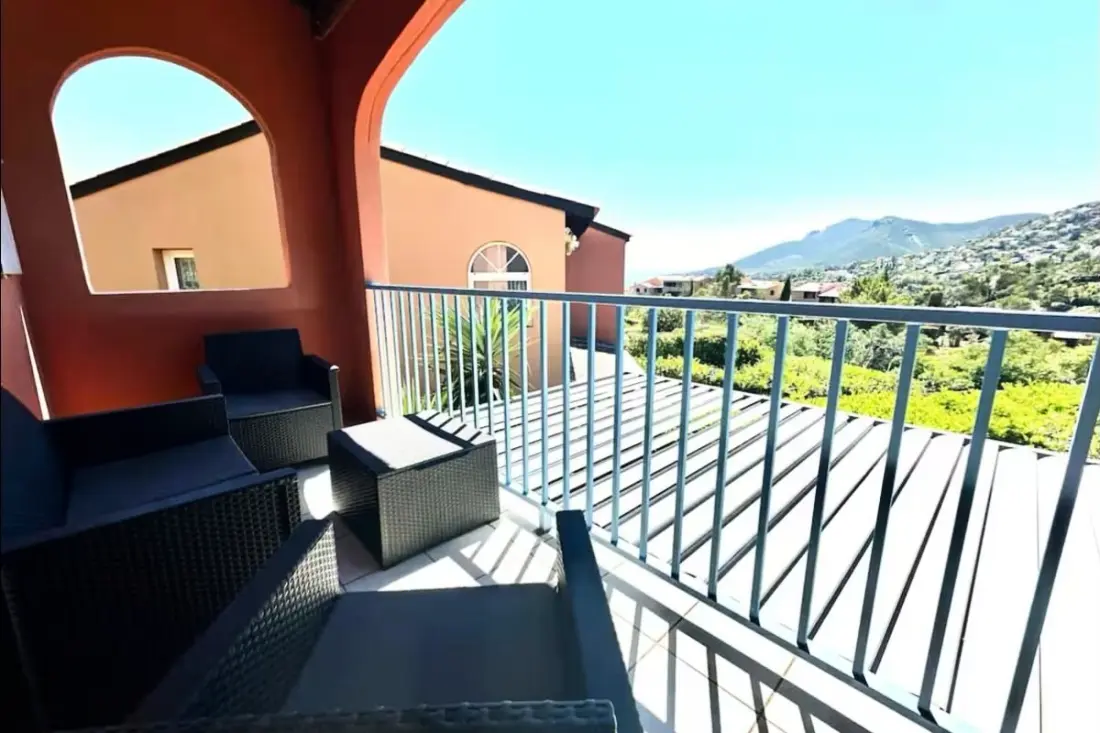Logement Lumineux Avec Terrasse Et Vue Mer