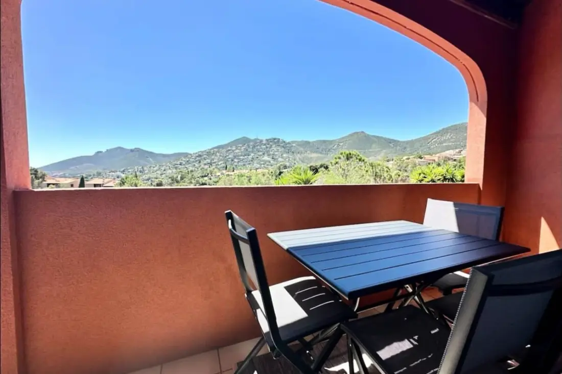 Logement Lumineux Avec Terrasse Et Vue Mer